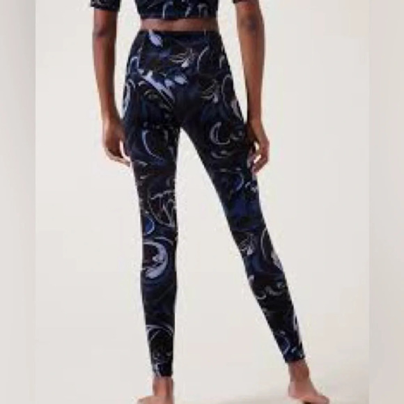 Athleta Elation Velvet Tight in Agate Paisley Black - Size Medium - Picture 2 of 11